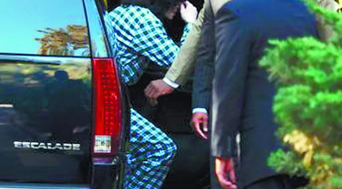 Michael Jackson face vizite în pijamale