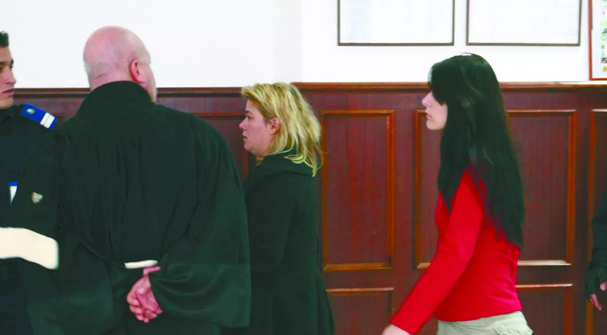 Angajaţi din primării îi slujeau pe interlopi