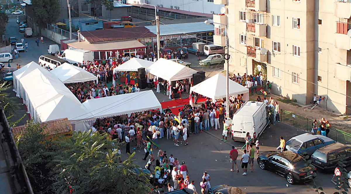 Băsescu a hotărât: gata cu nunţile la corturi!