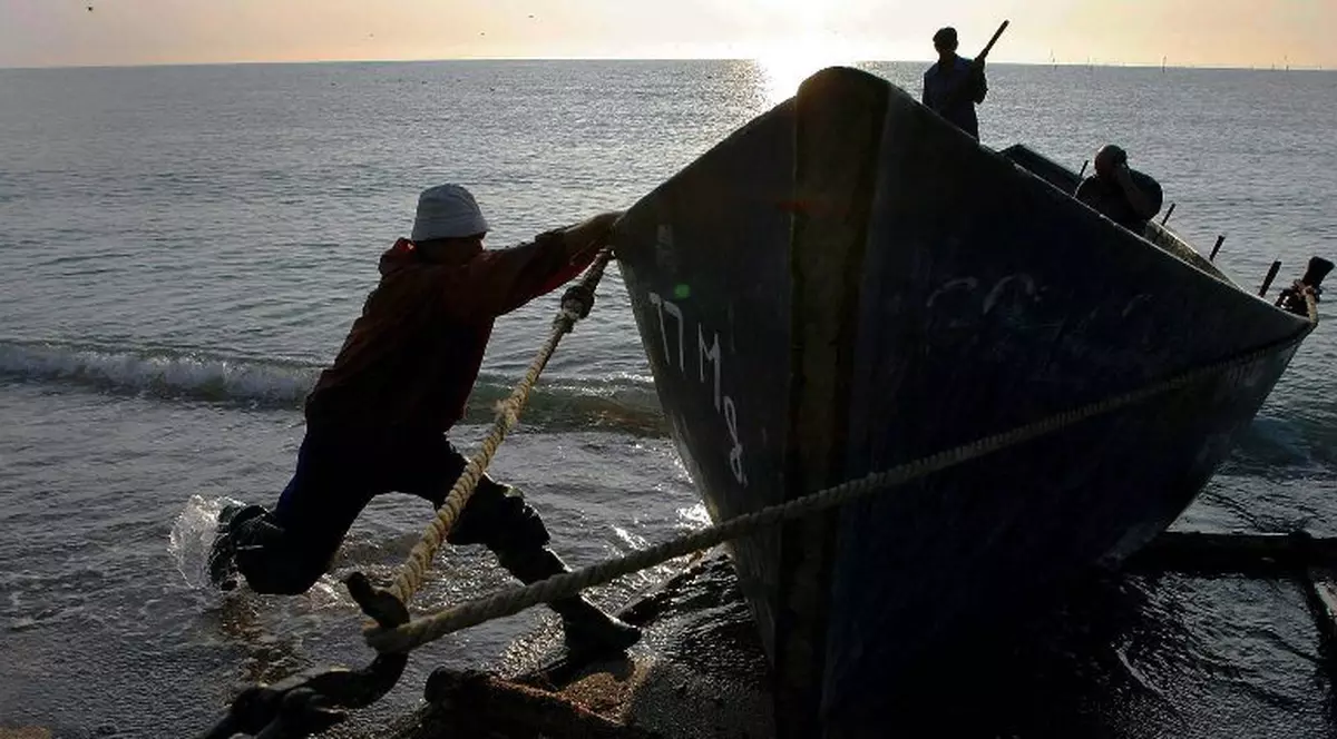 La un pas să fie înghiţiţi de apele Mării Negre