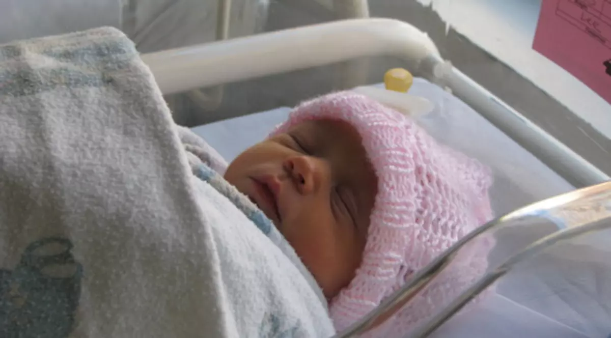 A născut o fetiţă şi a primit...un băiat