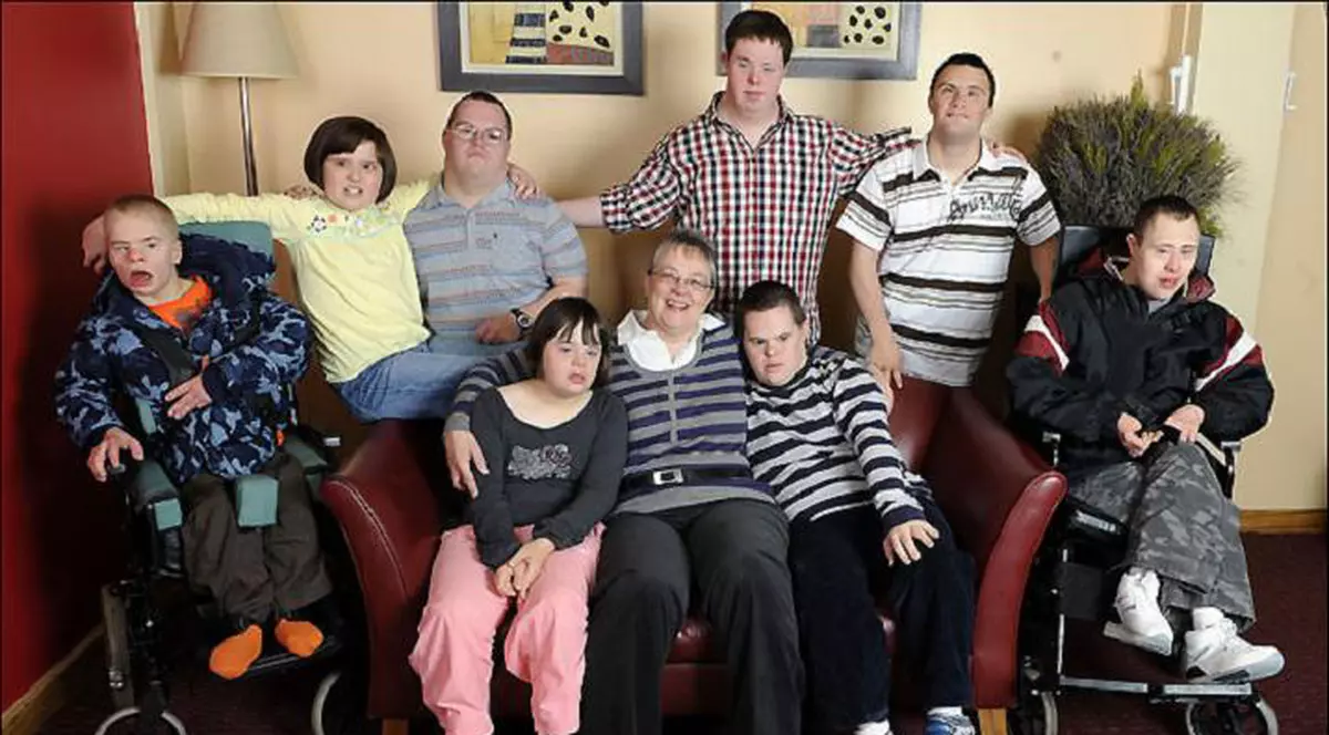 A adoptat 8 copii cu dizabilităţi