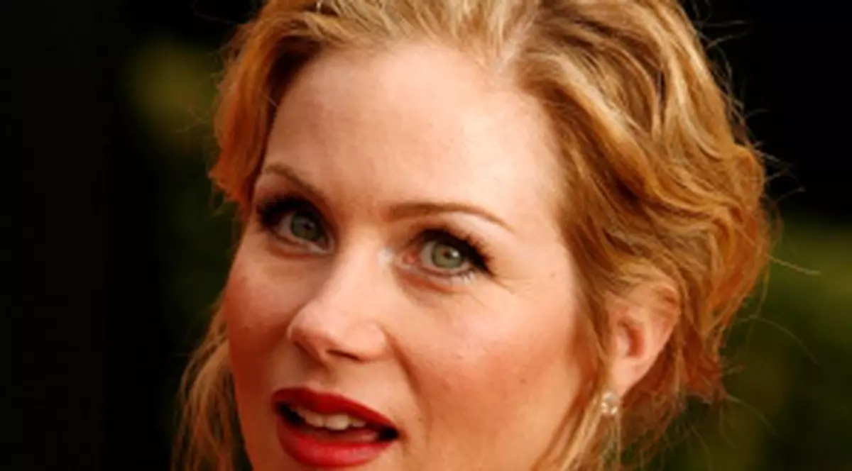 Christina Applegate trebuie să rămână însărcinată curând