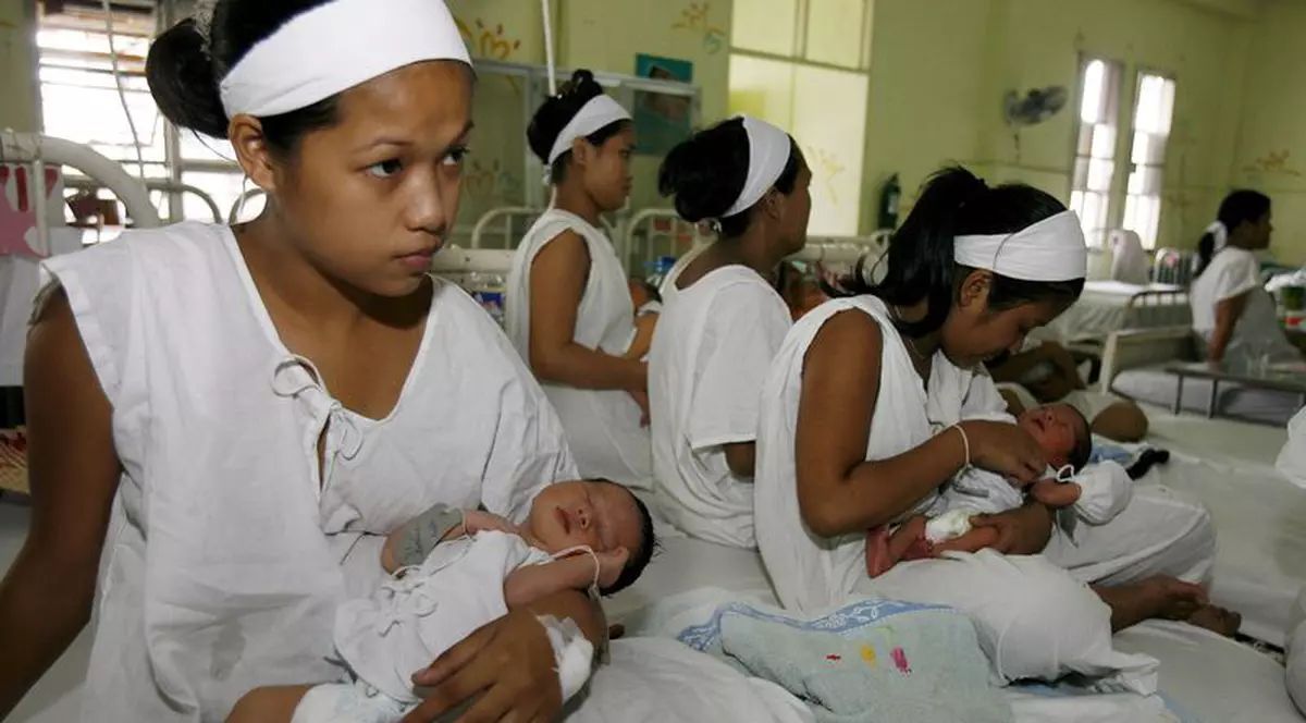 715 copii abandonaţi în spitale, în 2008