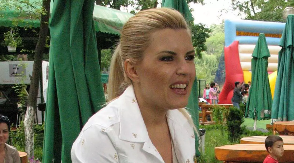 S-au bătut pentru Elena Udrea şi Luminiţa Anghel