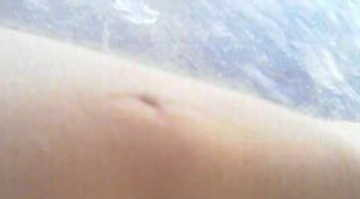 A muşcat de mână vânzătoarea ca să nu plătească