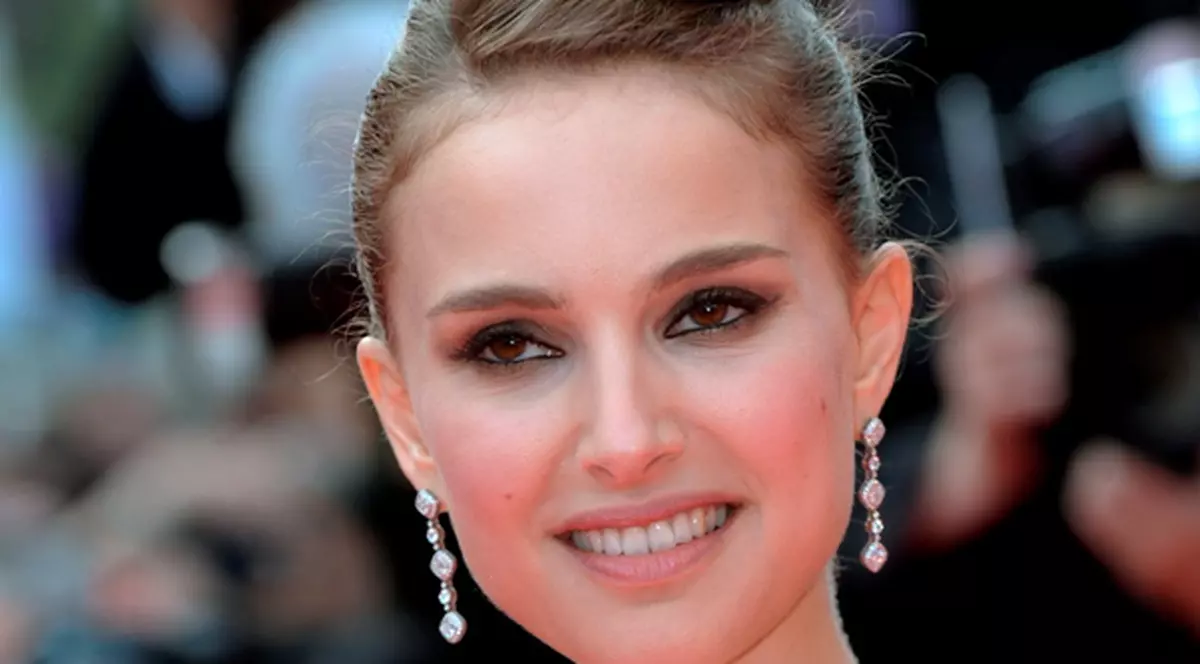 Natalie Portman: ”E un dezastru să stau cu mama şi tata!”