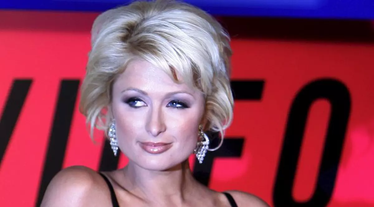 5 dolari pentru un revelion cu Paris Hilton