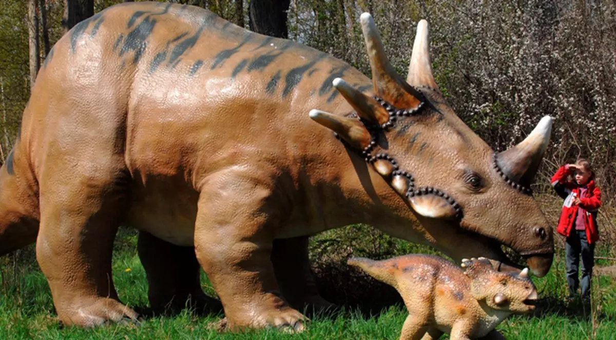 Biblicul Noe mânca dinozauri