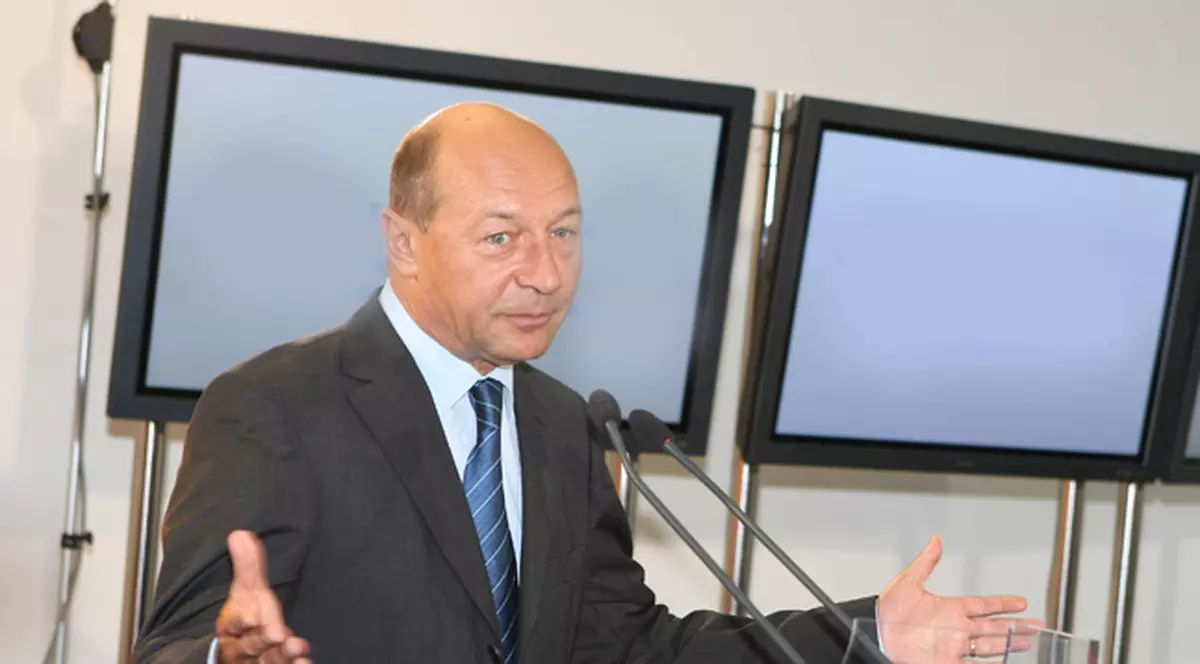 Băsescu propune suspendarea temporară a taxei de primă înmatriculare