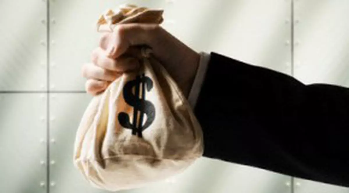 A predat poliţiei banii găsiţi pe stradă