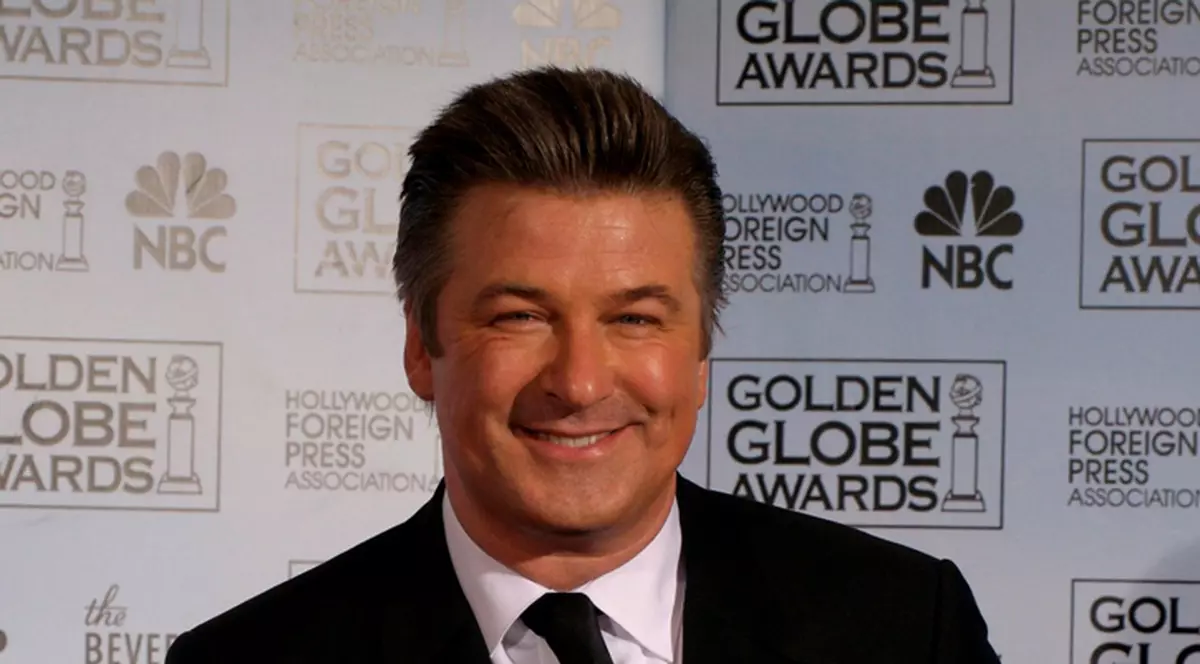Alec Baldwin s-a sărutat cu Jennifer Aniston