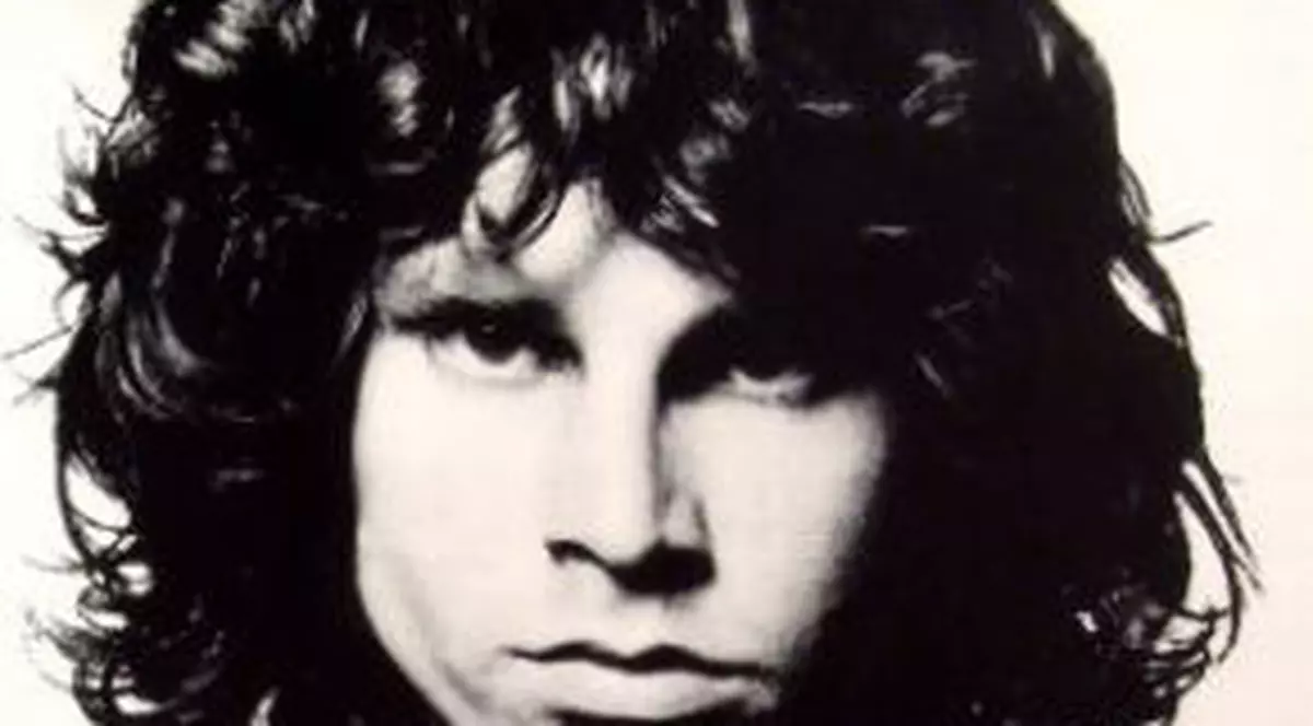 Jim Morrison, onorat de localul pe barul căruia a urinat