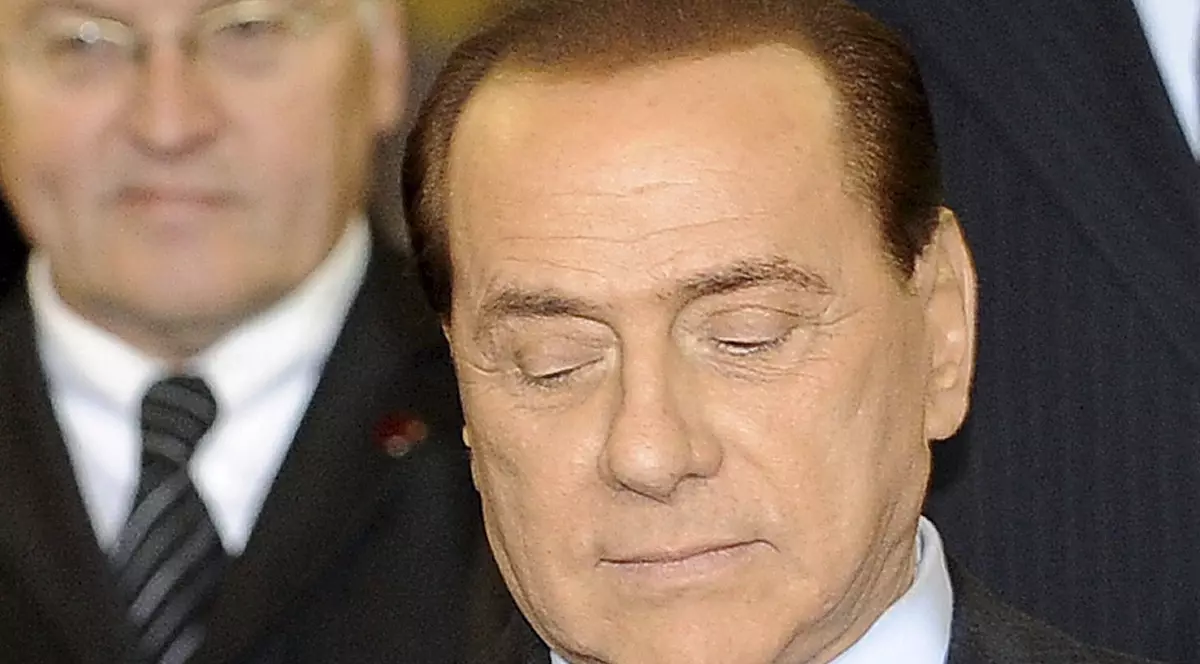 Berlusconi, ce băiat! "Cu toţii am vrea să fim bronzaţi ca Obama!"