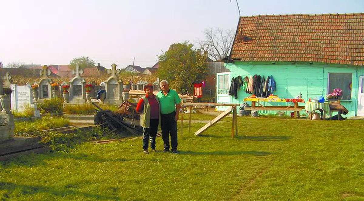 Locuiesc într-o casă din cimitirul Someşeni