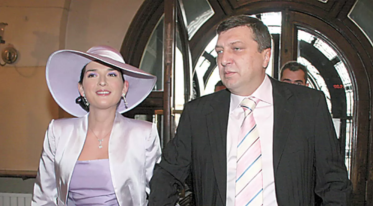 Amor în cabinetul Tăriceanu, 5 miniştri au renunţat la burlăcie