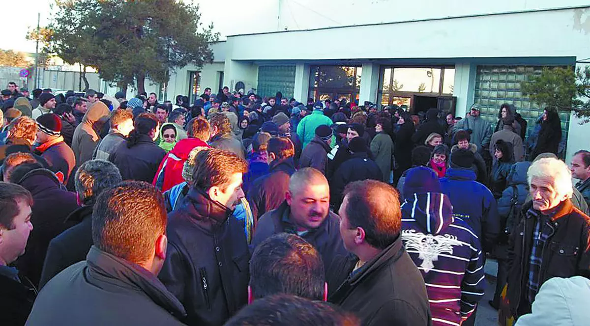Peste 600 de muncitori au protestat de teama concedierii