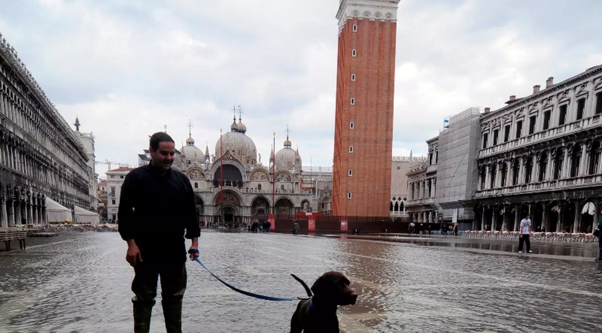Veneţia, înghiţită de mare