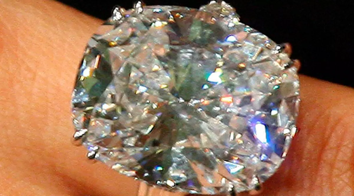 Obama i-a comandat soţiei un inel de 30.000 de dolari