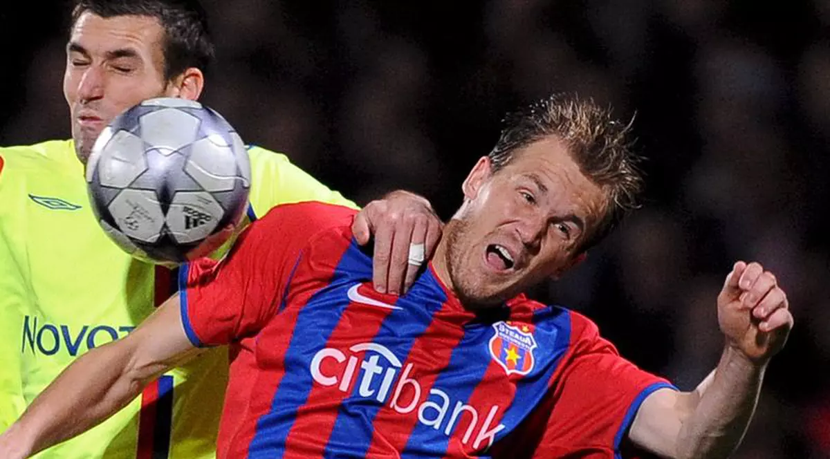 Steliştii Cernea şi Kapetanos, călcaţi de hoţi 