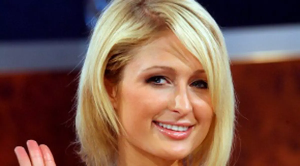 Paris Hilton, ”dependentă” de paraşutism