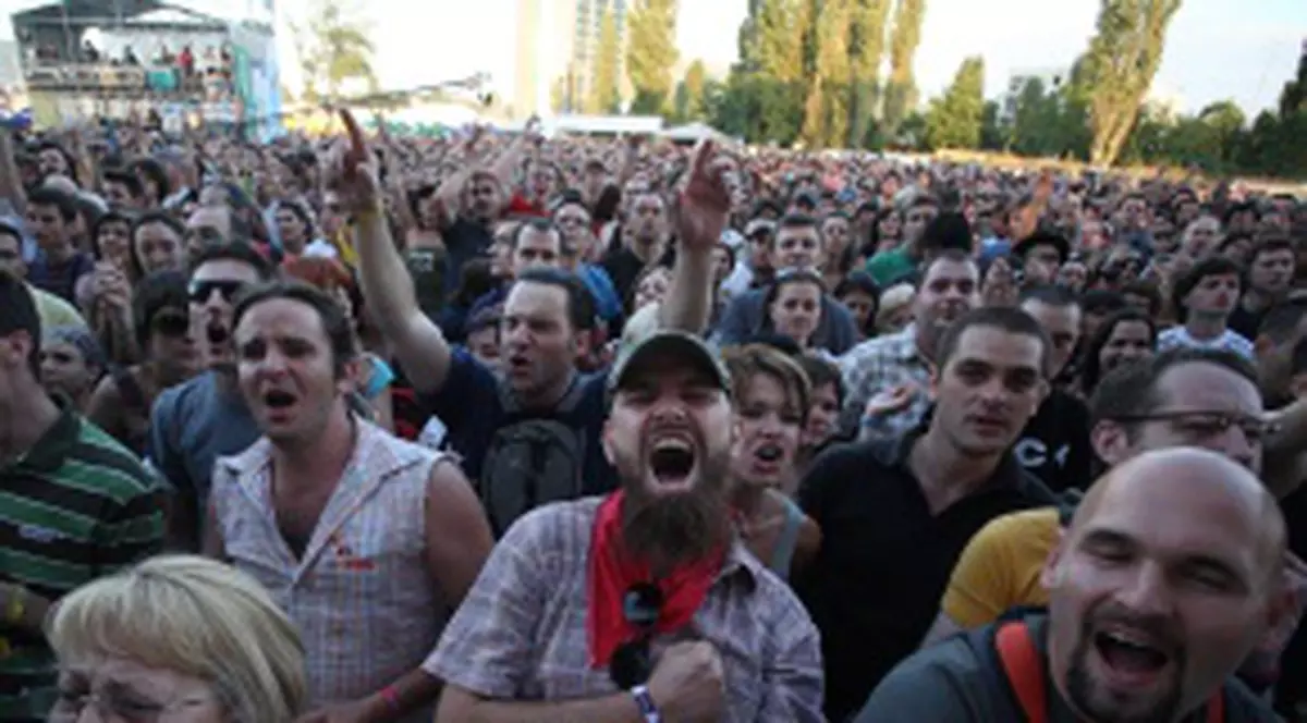 Cadou de Sărbători de la B’ESTFEST 