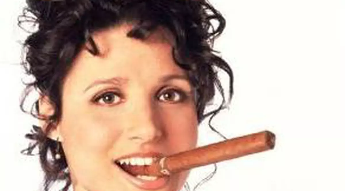 Julia Louis Dreyfus vrea să-i fure premiul Emmy Tinei Fey 