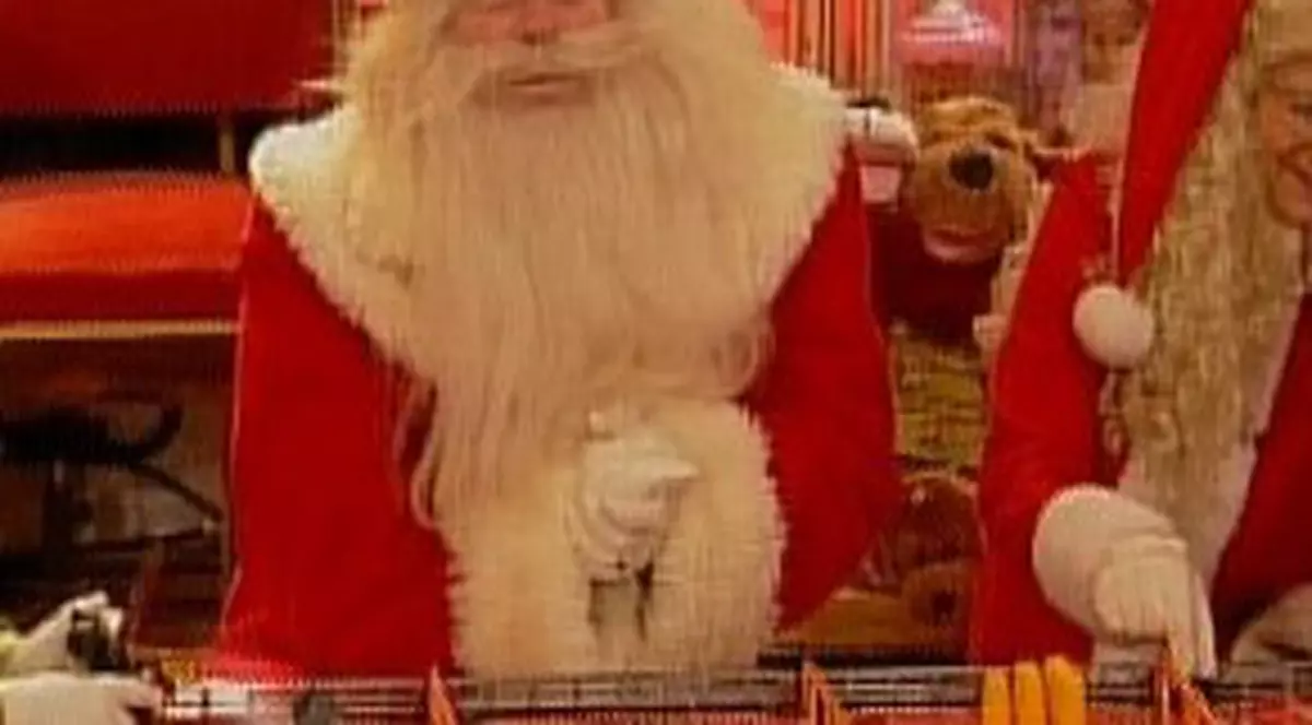 Moş Crăciun împarte daruri copiilor la PRO TV!