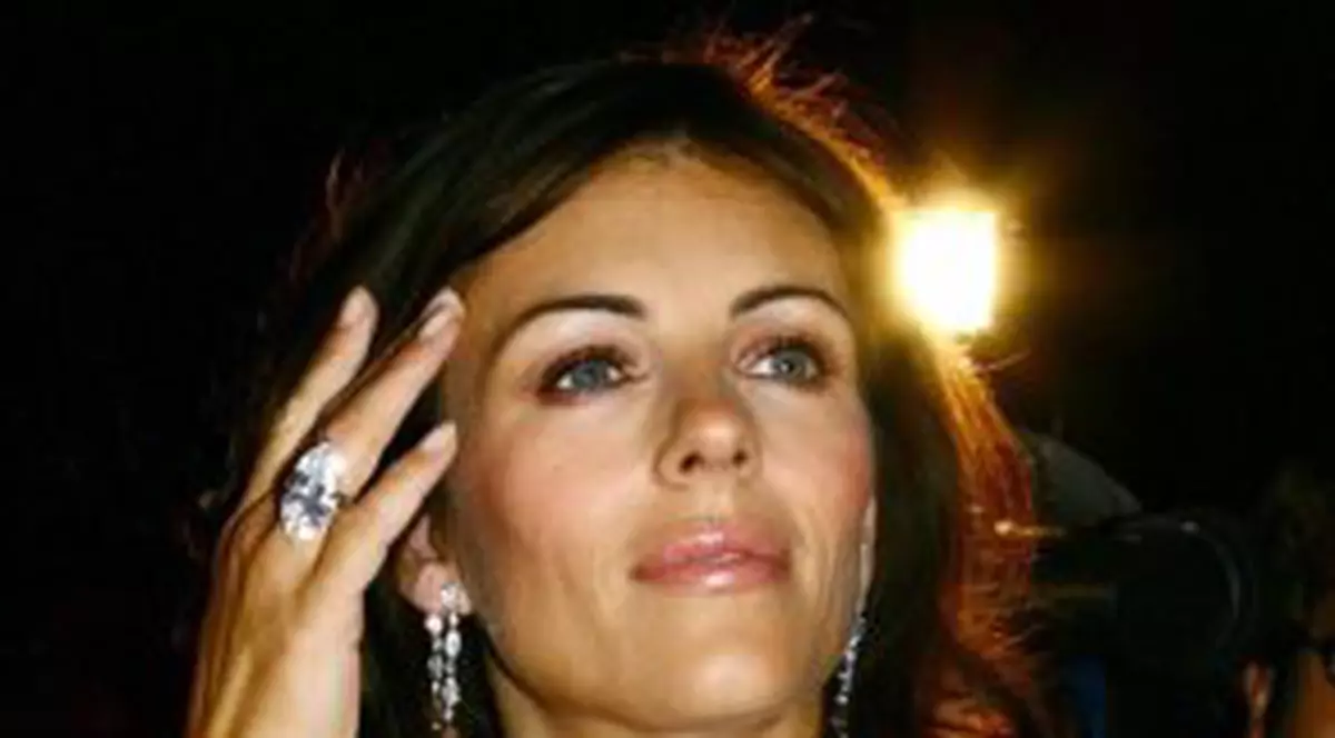 Liz Hurley, ţinta furiei PETA