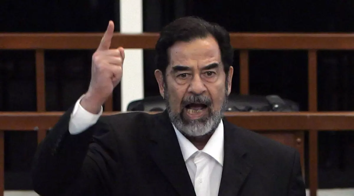 Folosesc imaginea lui Saddam pentru a promova aripioare de pui