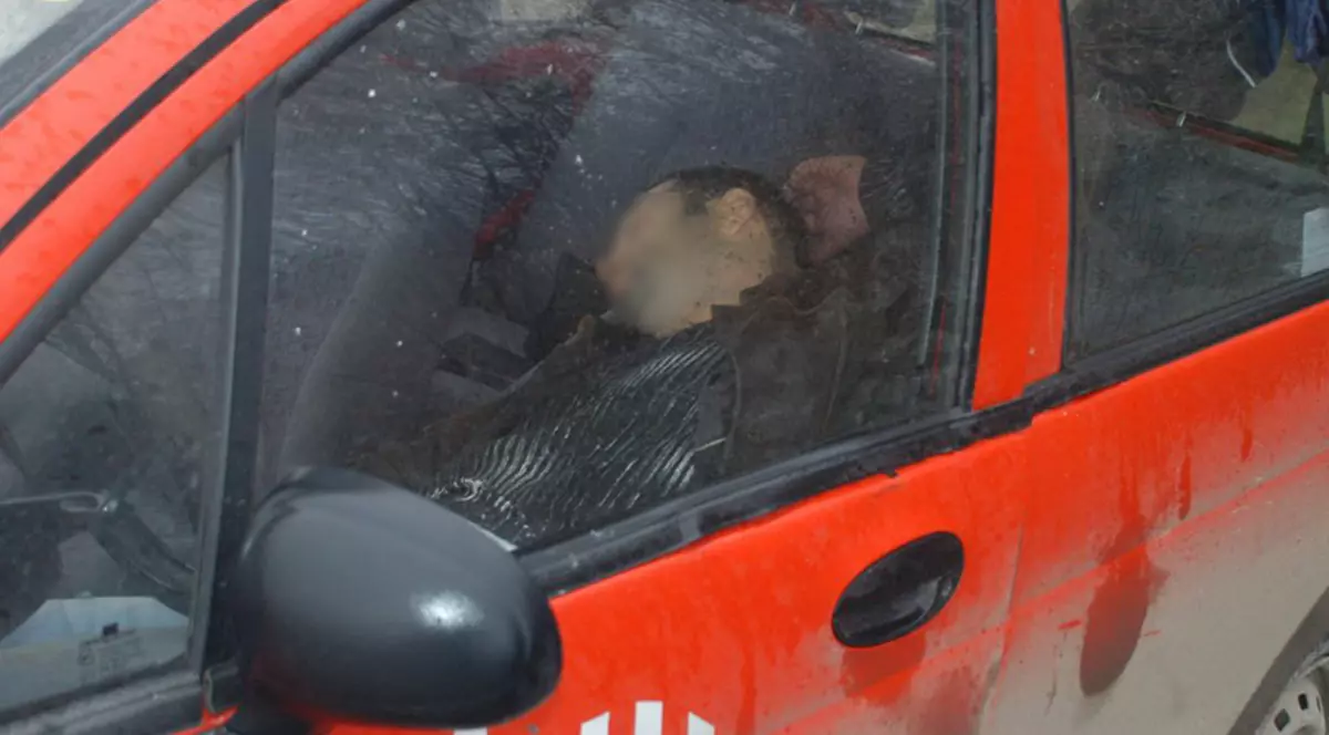 Un piteştean s-a sinucis în maşină cu un furtun tras de la toba de eşapament 