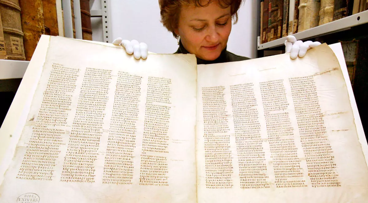 Au furat Biblii în valoare de 24.000 de lei 