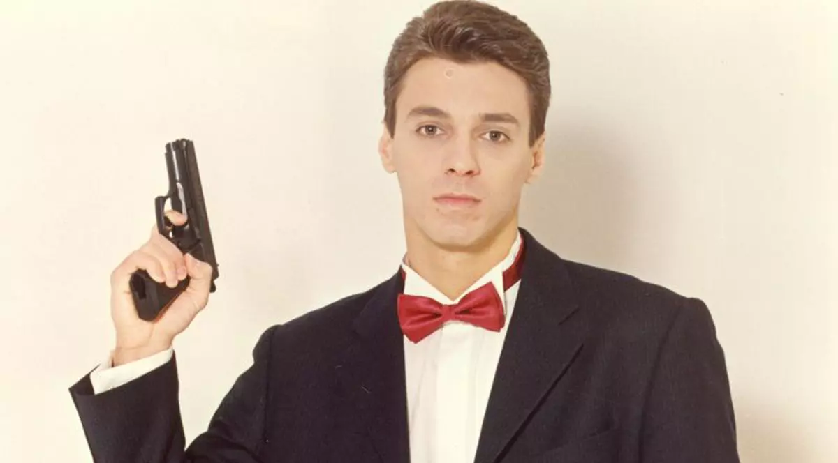 Mircea Badea a aruncat cu pantofii în Băsescu