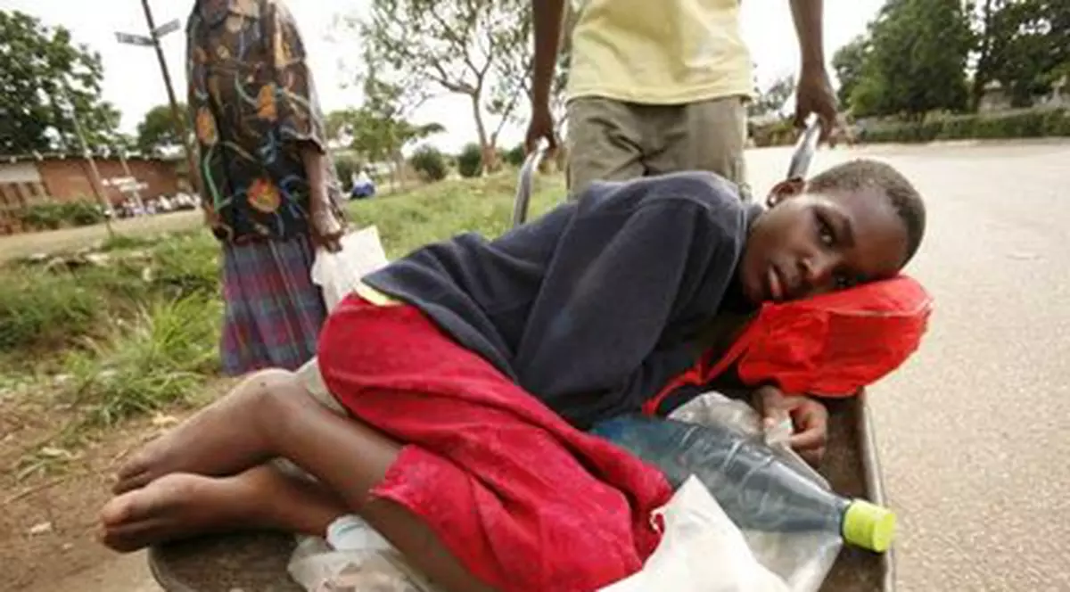 Peste 18.000 de cazuri suspecte de holeră în Zimbabwe