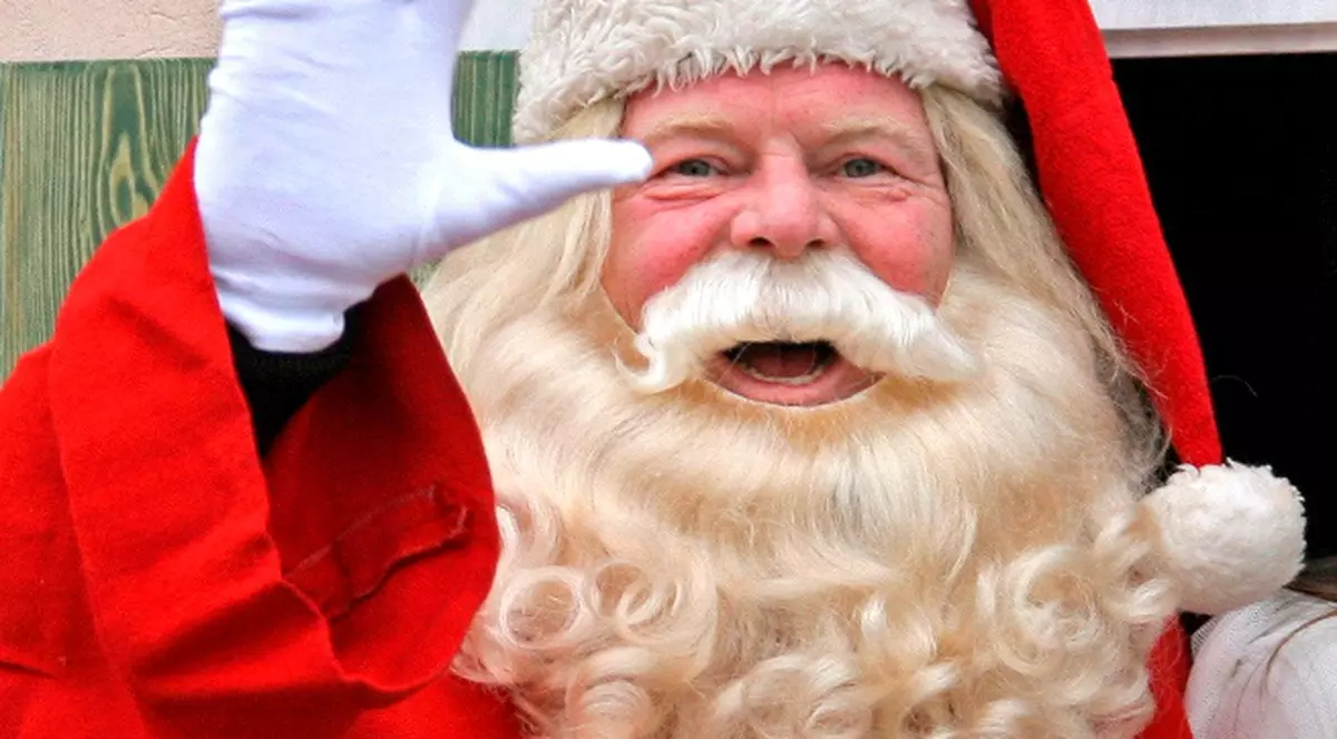 Care sunt asemănările dintre Moş Crăciun şi Dumnezeu?