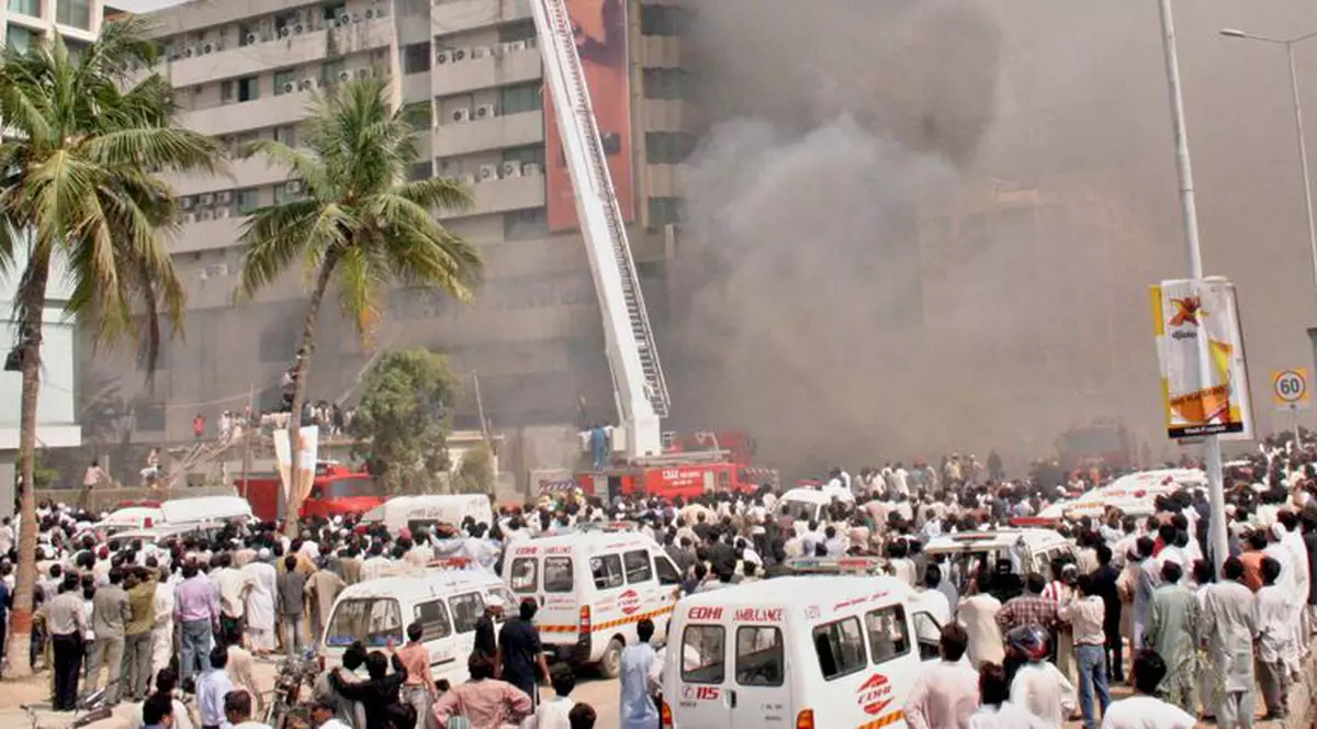 S-a prăbuşit un mall în Pakistan