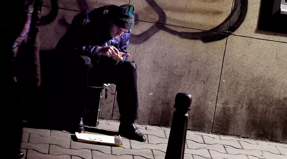 Atenţie români, cerşetoria va fi pedepsită cu puşcăria în Irlanda! 