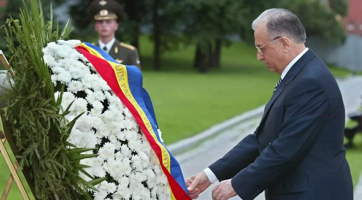 Iliescu a fost agresat din nou, de această dată cu ouă