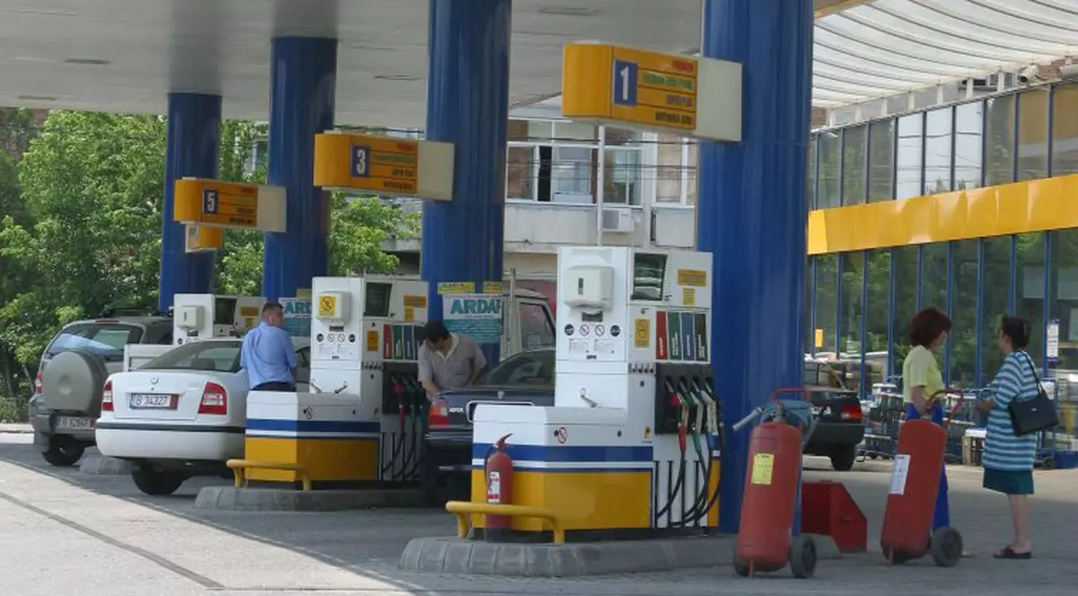Petrom ieftineşte carburanţii