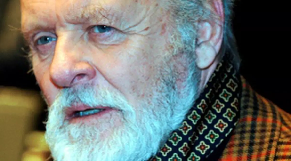 Anthony Hopkins implineste 71 de ani