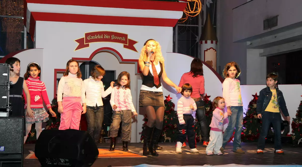 Colinde de suflet pentru copiii din apartamentele sociale