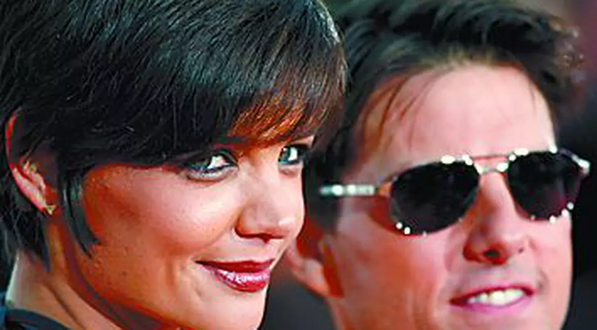 Tom Cruise şi Katie Holmes, protagoniştii unui film erotic