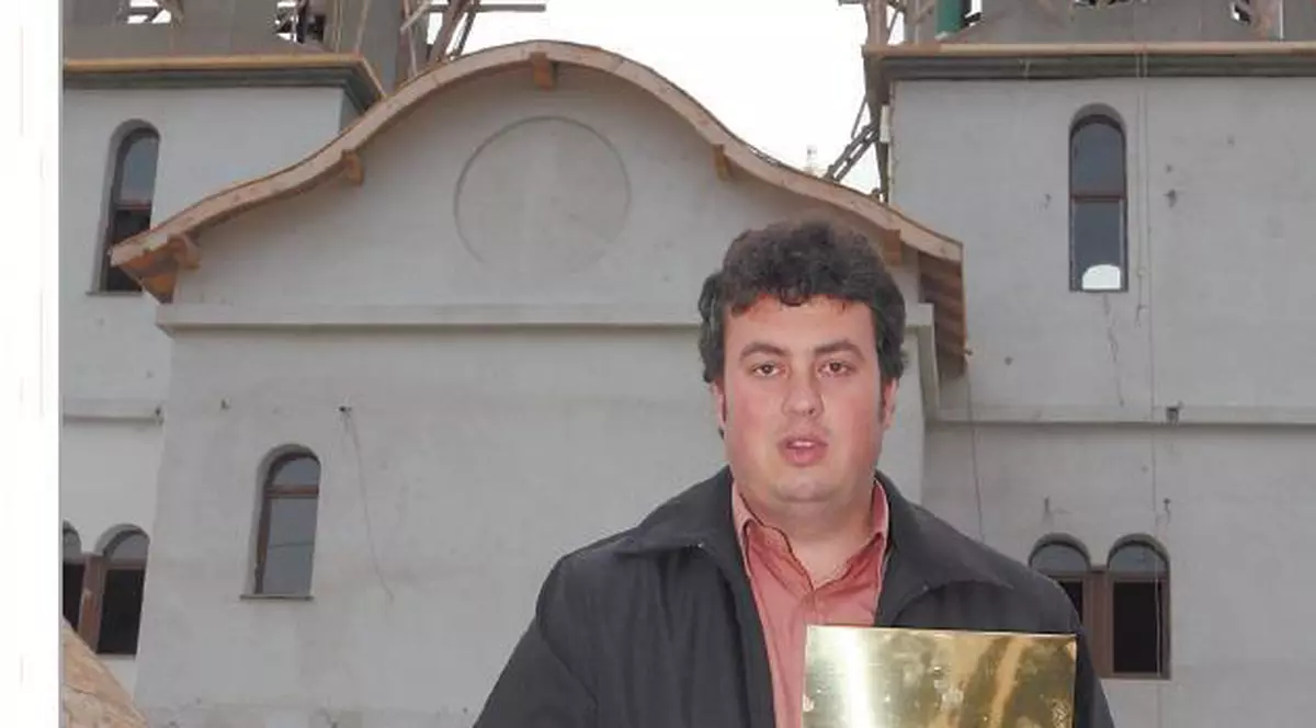 Îmbracă biserica în aur