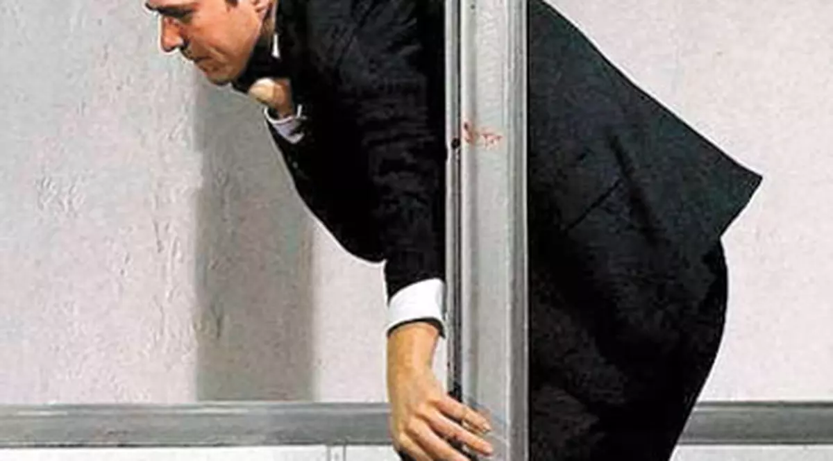 Actorul şi-a înfipt briceagul în gât «pe bune»