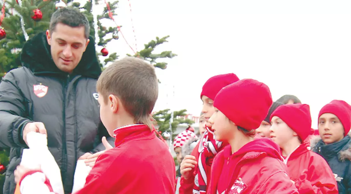 Moş Crăciun alb-roşu