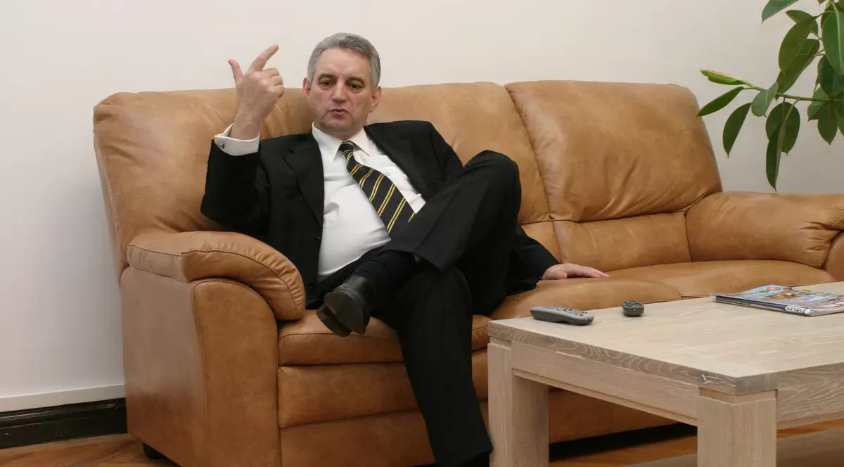 Sârbu dă afară oamenii lui Văcăroiu 