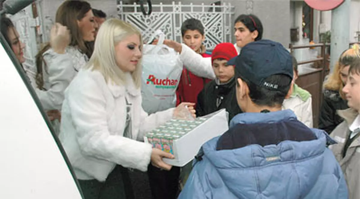 Trupa «Heaven» a făcut Crăciunul în avans, cu orfanii din Bucureşti