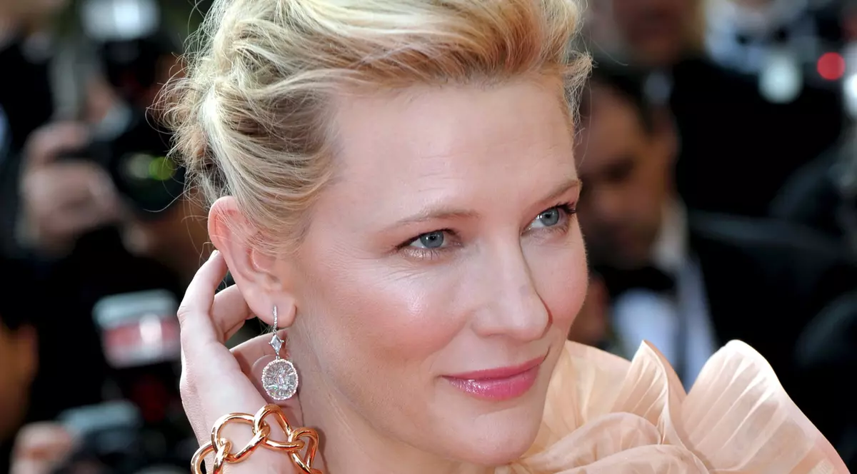 Cate Blanchett: "Într-o piesă de teatru, rişti să-ţi iei un ou în cap"