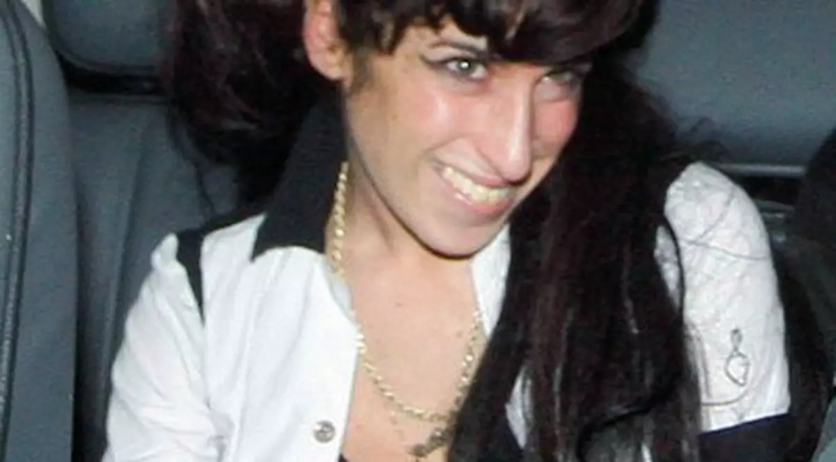 Amy Winehouse:”Nu mă mai droghez”