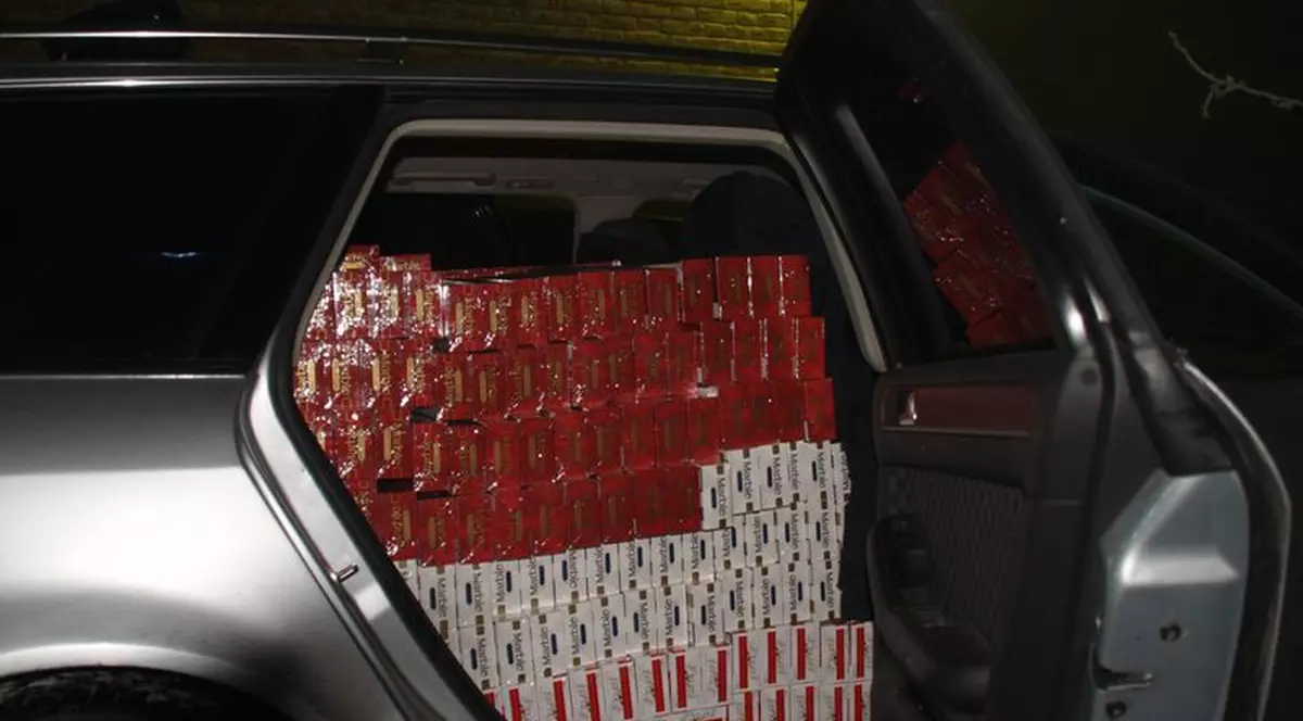 Doljeni prinşi cu 27580 de pachete de ţigări, în Mehedinţi